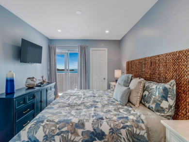 Gulf Front 2 Bedroom Vacation Condo Sleeps 6 Guests